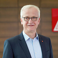 Portrait Hans-Juergen Urban
