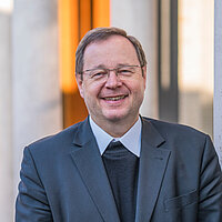 Portrait Bischof Bätzing